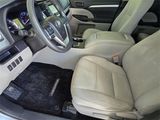 Used 2015 Toyota Highlander LE image 6