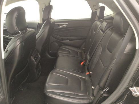 Used 2019 Ford Edge Titanium AWD/4WD image 18