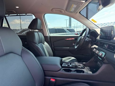 Used 2025 Honda Pilot EX-L image 16