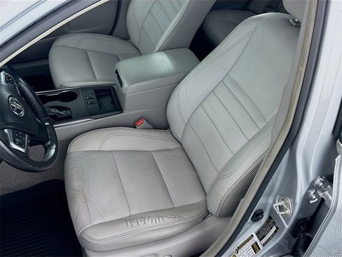 Used 2017 Toyota Camry XLE image 18