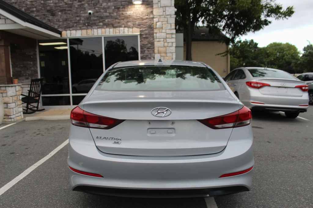 Used 2017 Hyundai Elantra SE FWD image 6