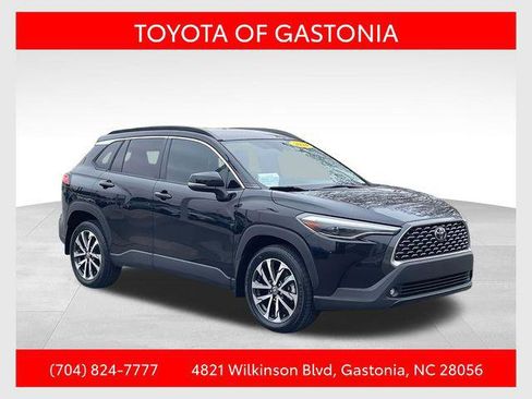 Certified 2024 Toyota Corolla Cross XLE image 1