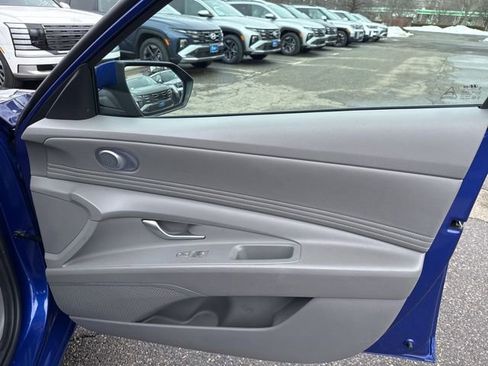 Certified 2023 Hyundai Elantra SEL w/ Convenience Package image 32