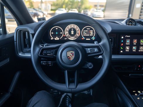 Certified 2025 Porsche Cayenne Coupe image 6