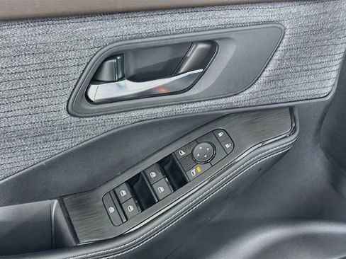 Used 2023 Nissan Rogue SV FWD image 15