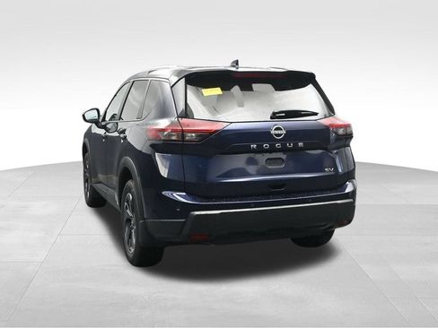 Used 2024 Nissan Rogue SV w/ SV Premium Package FWD image 4