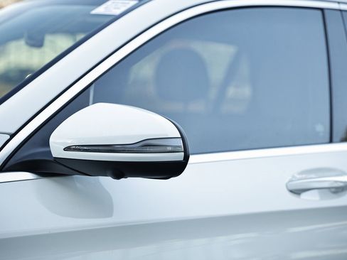 Used 2022 Mercedes-Benz GLC 300 4MATIC image 11