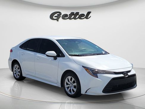 Certified 2024 Toyota Corolla LE FWD image 3