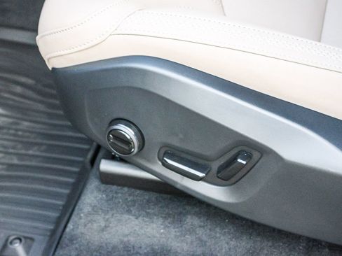 Used 2026 Volvo XC90 B5 Plus w/ Protection Package AWD/4WD image 30
