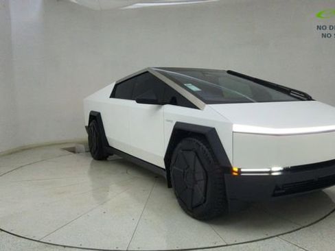 Used 2024 Tesla Cybertruck AWD Crew Cab image 61