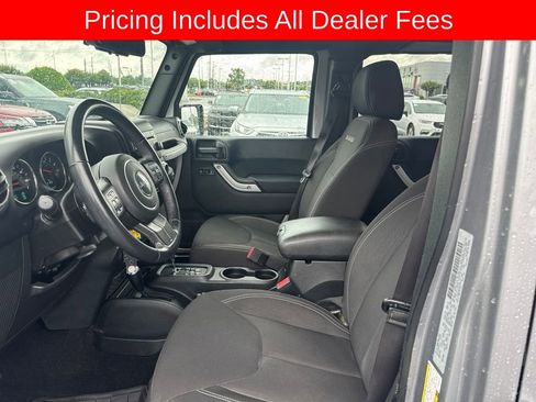 Used 2017 Jeep Wrangler Unlimited Sahara w/ Connectivity Group AWD/4WD image 7