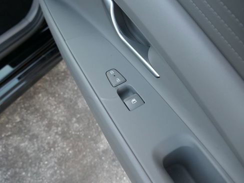 Used 2023 Hyundai Elantra Blue image 24