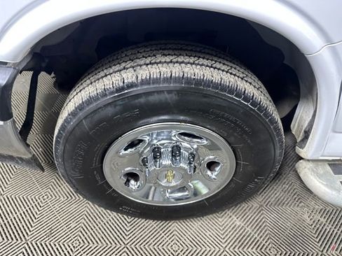 Used 2024 Chevrolet Express 2500 image 10