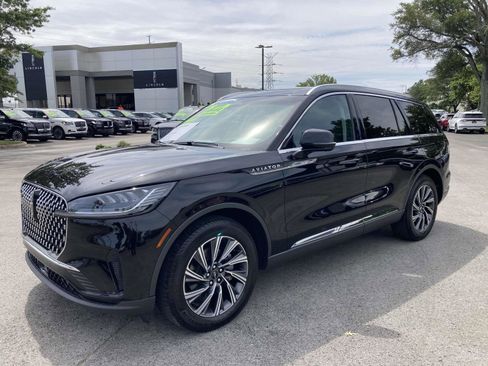 Certified 2025 Lincoln Aviator AWD w/ Equipment Group 101A image 9