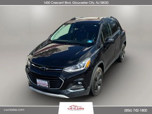 Used 2018 Chevrolet Trax Premier w/ Midnight Edition image 2
