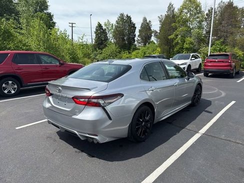 Used 2022 Toyota Camry SE FWD image 4