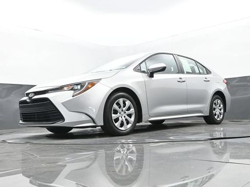 Used 2026 Toyota Corolla LE FWD image 26