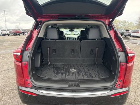 Used 2018 Buick Enclave Essence image 17