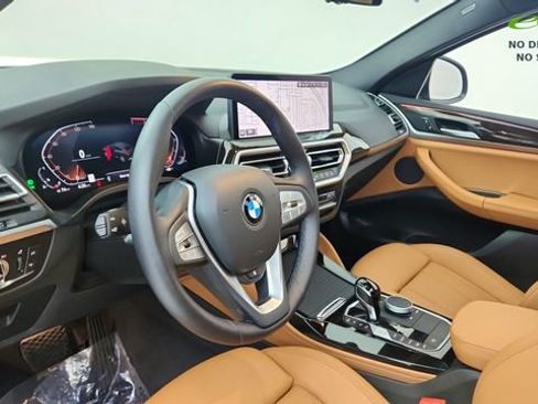 Used 2025 BMW X4 xDrive30i AWD/4WD image 19