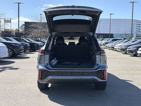 New 2026 Volkswagen Tiguan SE R-Line FWD image 15
