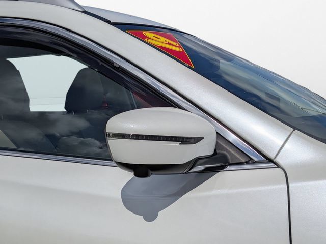 Used 2019 Nissan Rogue SL AWD/4WD image 11