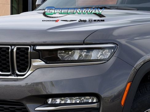 New 2025 Jeep Grand Cherokee Limited RWD image 10