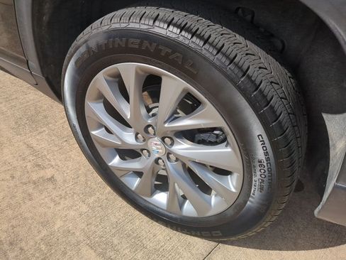 Used 2025 Buick Enclave Preferred FWD image 23