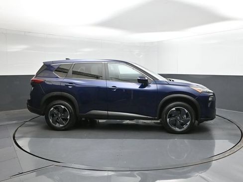 Used 2024 Nissan Rogue SV AWD/4WD image 11