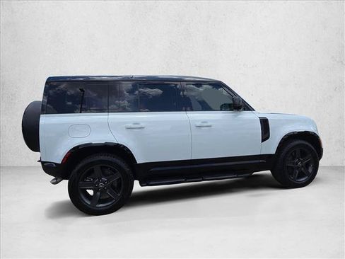 Used 2025 Land Rover Defender 110 X-Dynamic SE AWD/4WD image 4