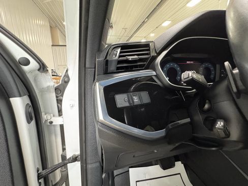 Used 2023 Audi Q3 2.0T Premium image 34