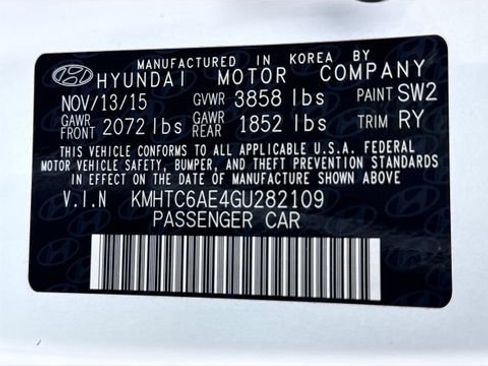 Used 2016 Hyundai Veloster Turbo w/ Option Group 04 FWD image 25