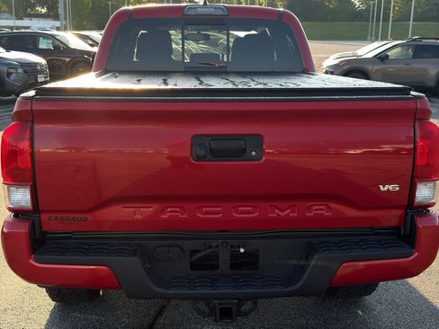 Used 2017 Toyota Tacoma TRD Sport w/ Tow Package AWD/4WD image 7