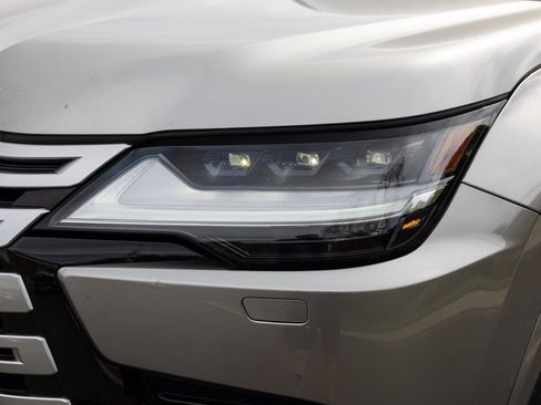 Used 2024 Lexus LX 600 4WD w/ Luxury Package image 14