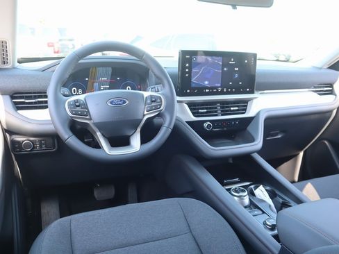 New 2025 Ford Explorer Active image 2