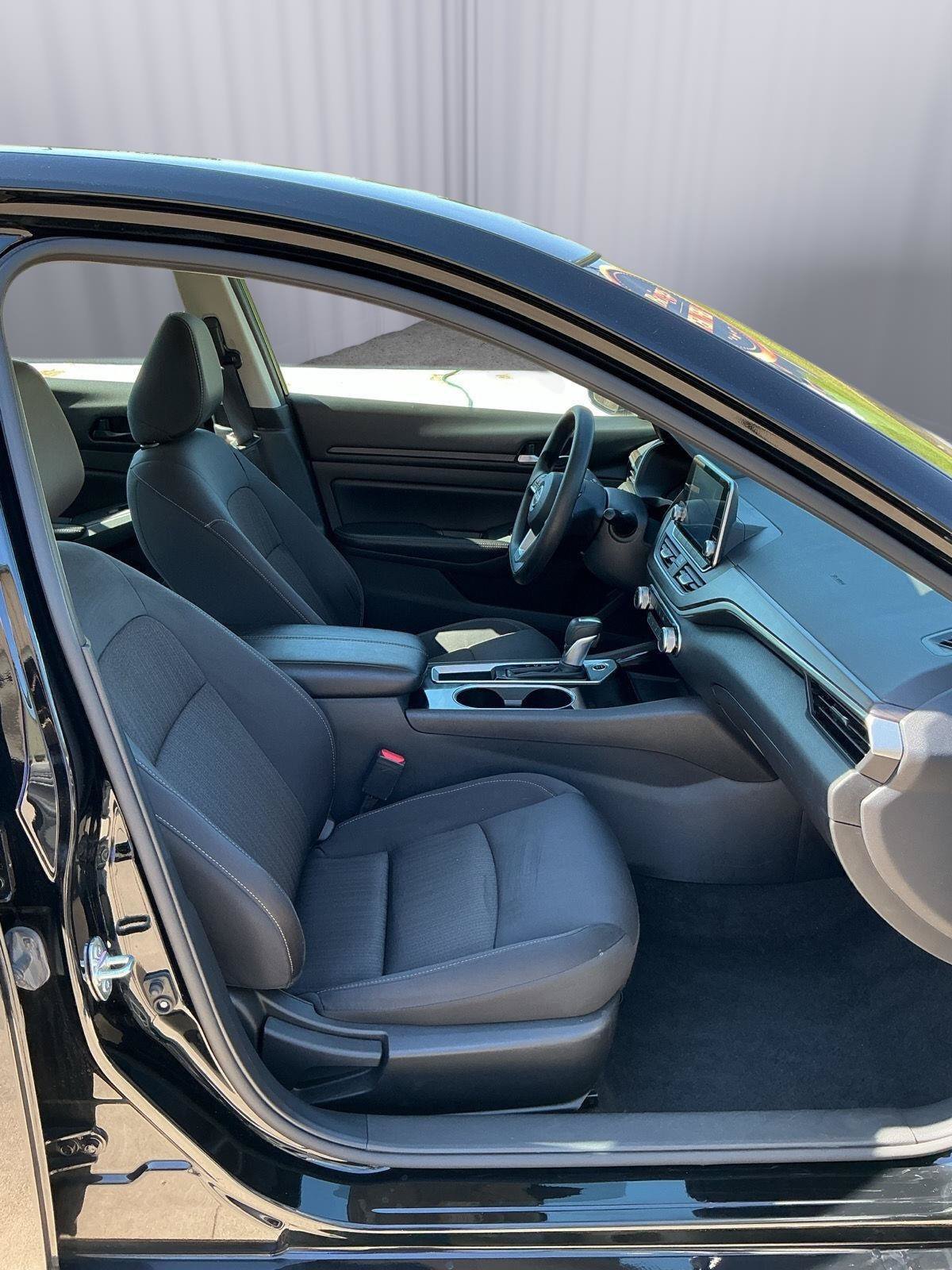 Used 2024 Nissan Altima 2.5 SV FWD image 24