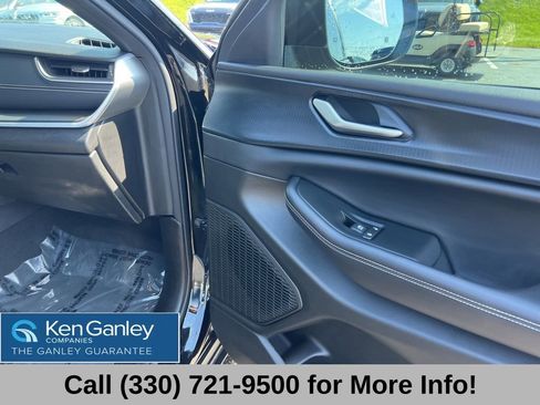 Used 2024 Jeep Grand Cherokee L Laredo AWD/4WD image 59