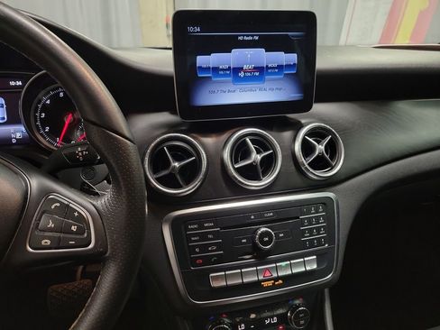 Used 2018 Mercedes-Benz CLA 250 image 14