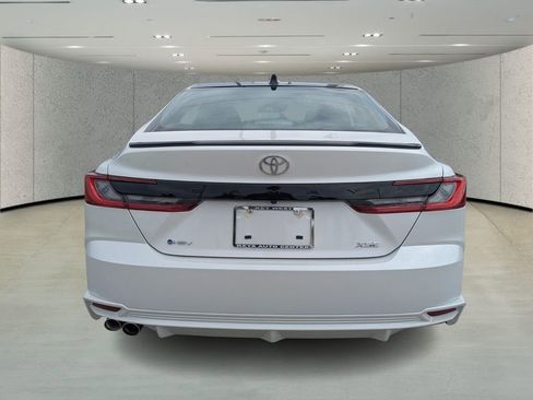Used 2025 Toyota Camry LE image 4