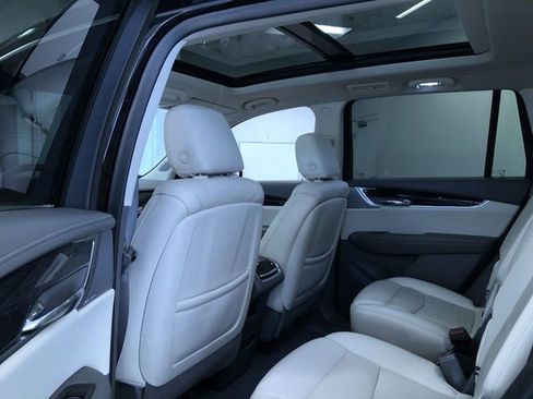 Used 2022 Cadillac XT6 Premium Luxury w/ Technology Package AWD/4WD image 12