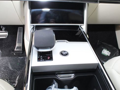 New 2026 Land Rover Range Rover Long Wheelbase SE image 12