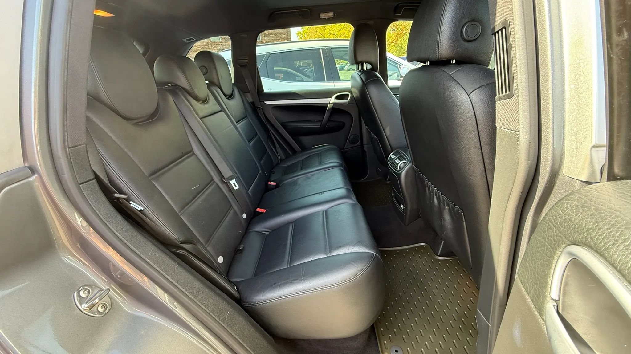 Used 2010 Porsche Cayenne AWD/4WD image 32