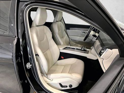 Used 2025 Volvo V90 B6 Cross Country Plus w/ Protection Package Premier AWD/4WD image 9