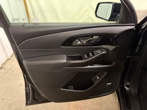 Used 2023 Chevrolet Traverse RS AWD/4WD image 38
