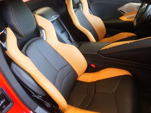 Used 2025 Chevrolet Corvette Stingray Preferred Conv w/ Z51 Performance Package RWD image 16