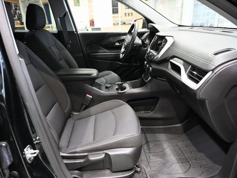 Used 2024 GMC Terrain SLE w/ Driver Convenience Package image 10