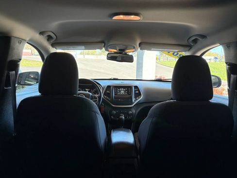Used 2017 Jeep Cherokee Latitude w/ Safety/Convenience Group FWD image 24