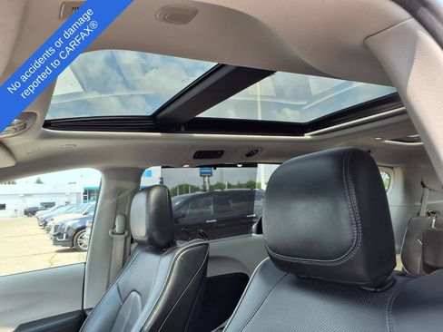 Used 2019 Chrysler Pacifica Limited w/ Advanced Safetytec Group FWD image 19