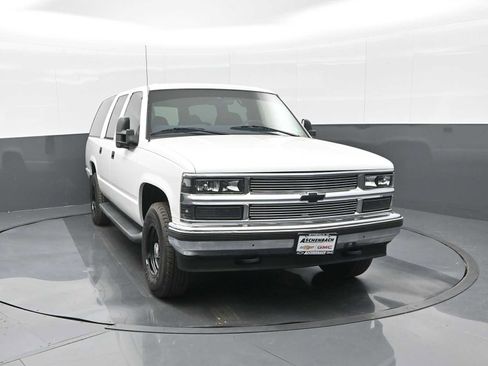 Used 1997 Chevrolet Suburban 2500 w/ Preferred Equipment Group 2 image 4