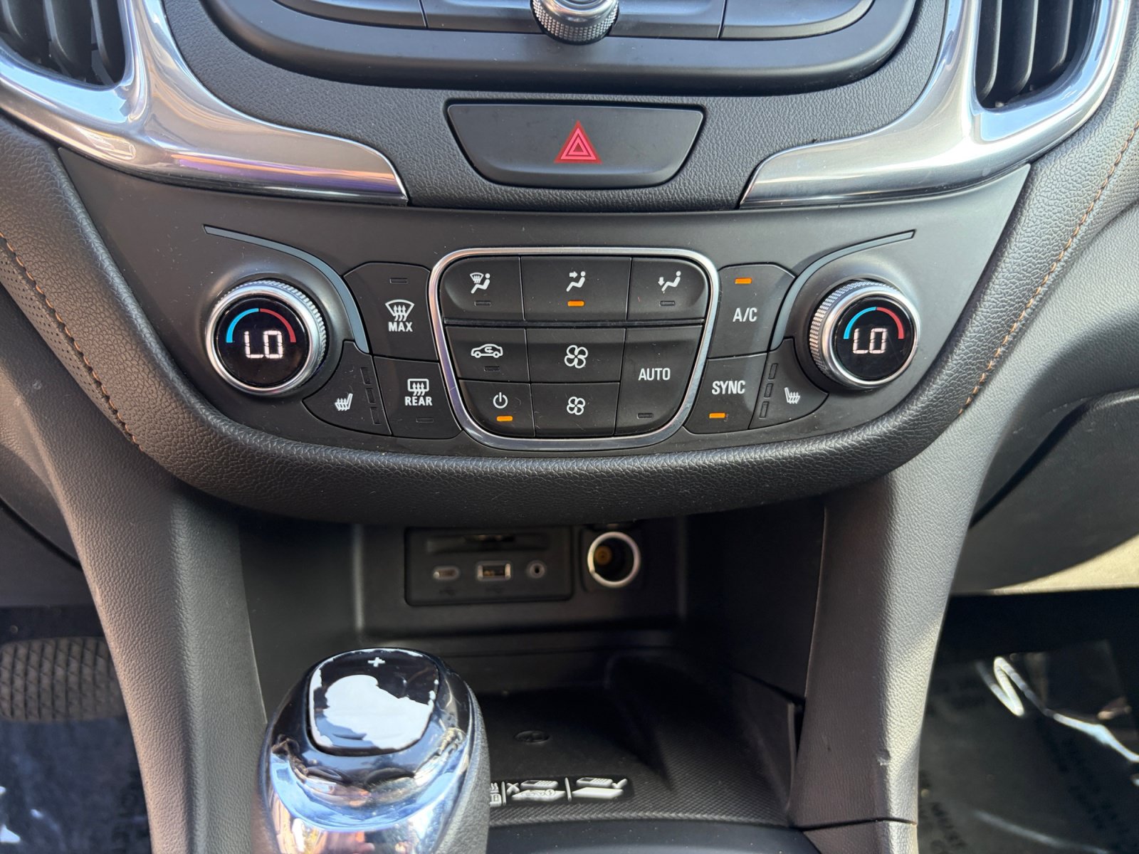 Used 2020 Chevrolet Equinox Premier AWD/4WD image 12