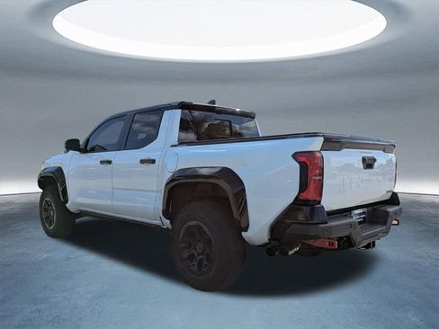 Used 2025 Toyota Tacoma TRD Pro AWD/4WD image 4